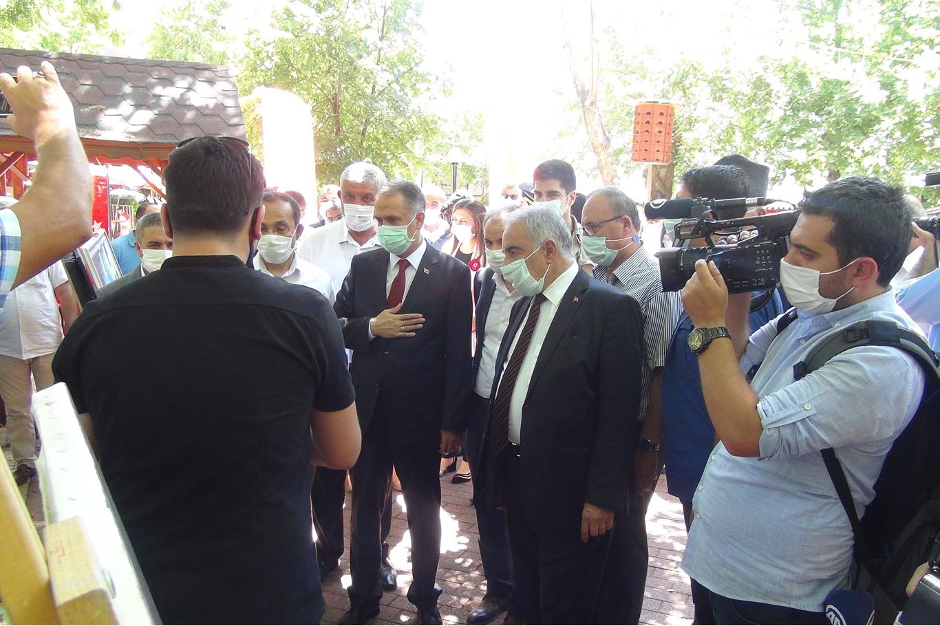 Adıyaman'da 15 Temmuz resim sergisi açıldı